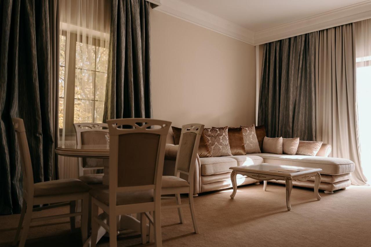 Hotel Zastava Uman Dmytrushky Zewnętrze zdjęcie